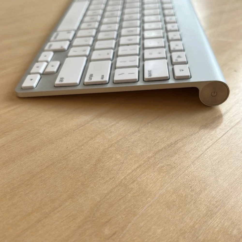 Apple Silver Bluetooth Wireless Keyboard A1314